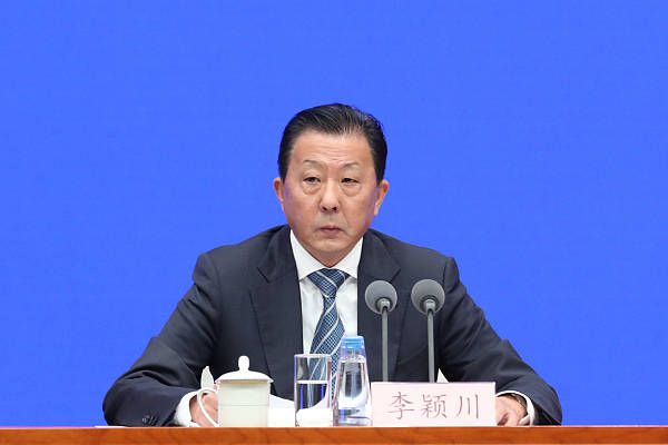 关于本赛季英超冠军之争在现实中，比赛并不总是会有大比分、会进很多球，能把握住你创造的每一个机会，但利物浦必须做得更好，我们的球员拥有这样的实力。